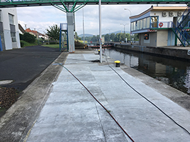 Kliknutím zvětšíte